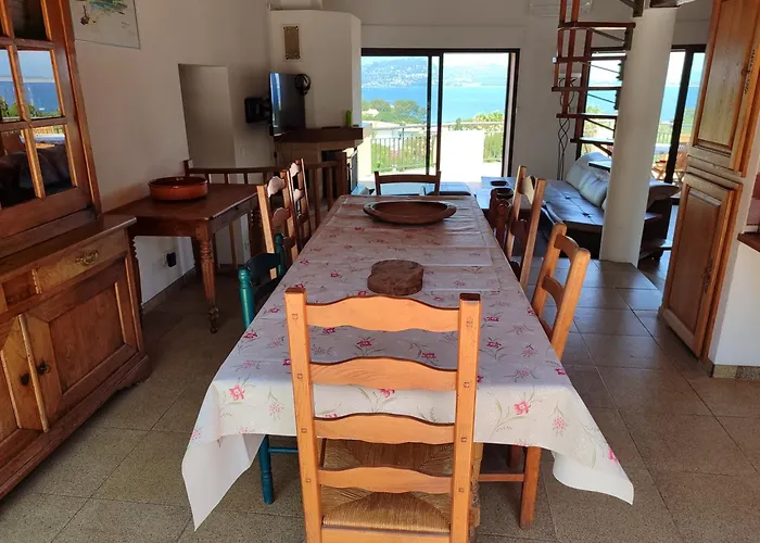 Maison Presqu'ile De Giens * 耶尔